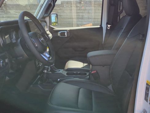 New 2026 Jeep Wrangler Unlimited Sahara AWD/4WD image 12