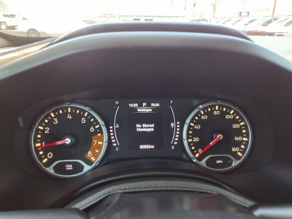 Used 2019 Jeep Renegade Latitude FWD image 30