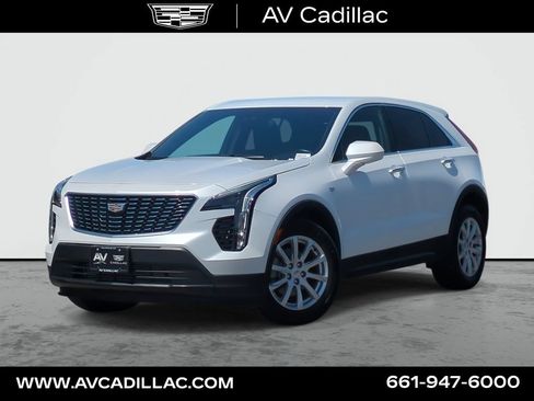 Used 2022 Cadillac XT4 Luxury w/ Cold Weather Package FWD image 1