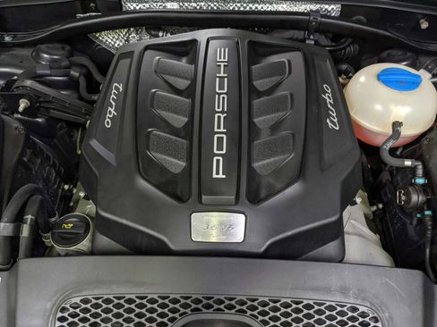 Used 2018 Porsche Macan Turbo image 33