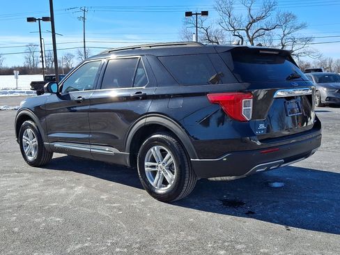 Used 2021 Ford Explorer XLT w/ Equipment Group 202A image 6