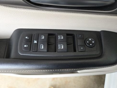 Used 2022 Chrysler Pacifica Touring-L image 46
