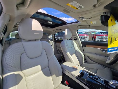 Used 2018 Volvo S90 T8 Inscription w/ Convenience Package image 50