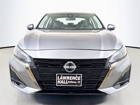Used 2023 Nissan Altima 2.5 SV FWD image 2