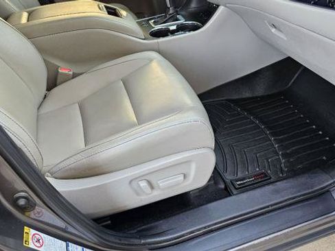 Used 2019 Toyota Highlander XLE AWD/4WD image 35