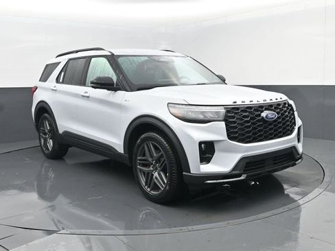 New 2026 Ford Explorer ST-Line w/ ST-Line Street Pack image 3