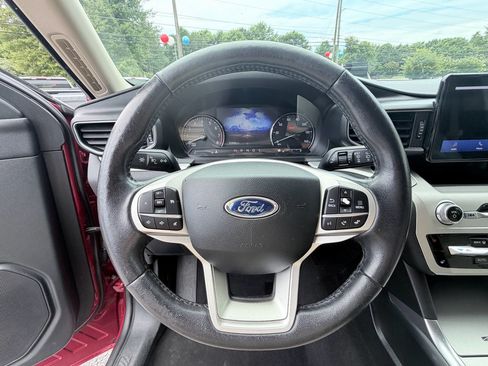 Used 2021 Ford Explorer XLT w/ Equipment Group 202A RWD image 13