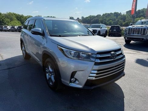 Used 2018 Toyota Highlander Limited Platinum AWD/4WD image 3