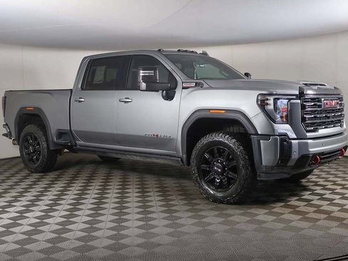 Used 2025 GMC Sierra 2500 AT4 w/ Technology Package AWD/4WD image 2