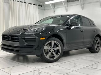 Used 2025 Porsche Macan image 1