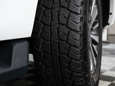 Used 2016 Ford Expedition EL XLT image 40