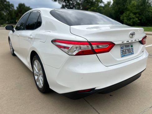Used 2018 Toyota Camry LE FWD image 8