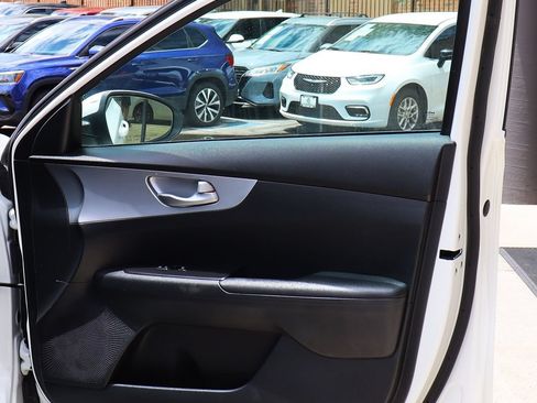 Used 2022 Kia Forte LXS FWD image 29