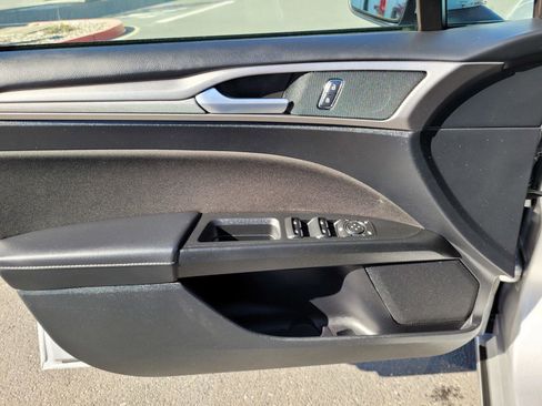 Used 2018 Ford Fusion SE w/ Fusion SE Technology Package image 21