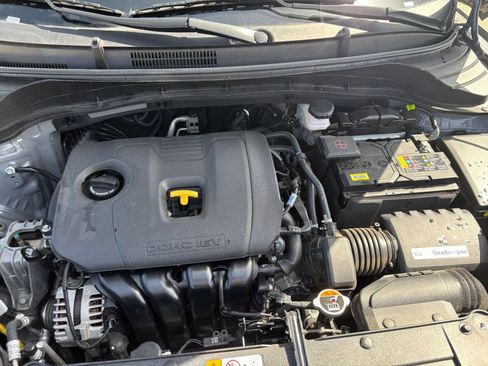 Used 2025 Kia Soul LX w/ LX Technology Package FWD image 30