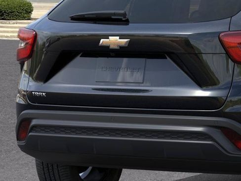 New 2026 Chevrolet Trax LS w/ LS Convenience Package FWD image 14
