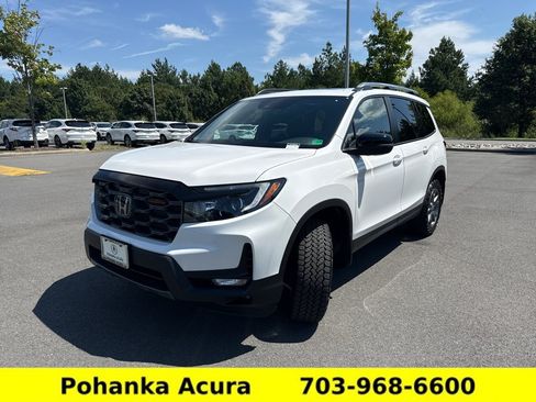 Used 2025 Honda Passport TrailSport image 3