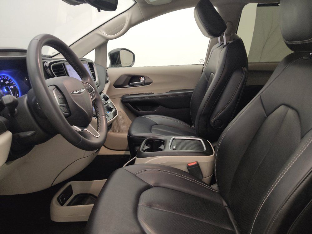 Used 2024 Chrysler Pacifica Touring-L FWD image 17