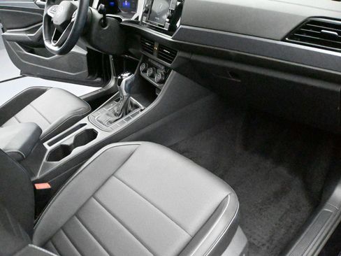 Used 2023 Volkswagen Jetta SE w/ Panoramic Sunroof Package image 16