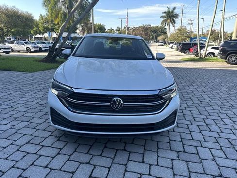 Used 2024 Volkswagen Jetta SE FWD image 19