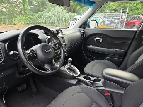 Used 2017 Kia Soul + w/ Designer's Package FWD image 11