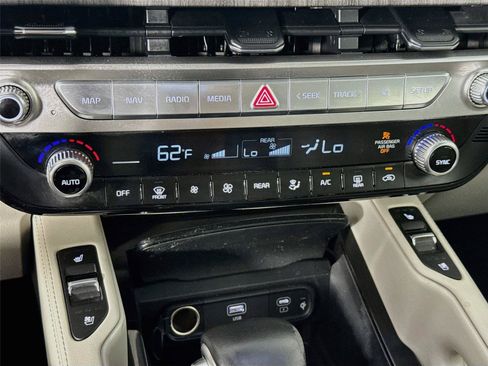 Certified 2023 Kia Telluride EX w/ EX Captain's Chair Package FWD image 18