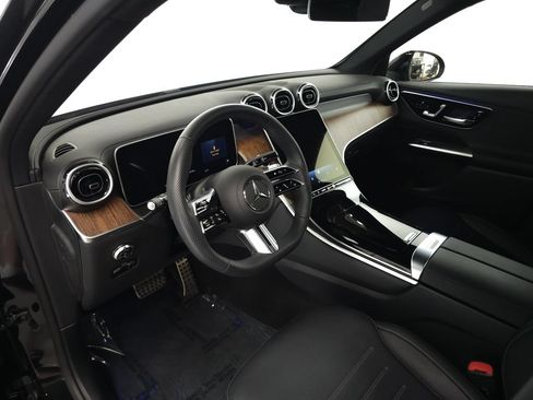 Used 2025 Mercedes-Benz GLC 350e 4MATIC image 8
