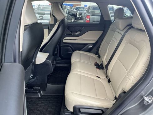 Used 2025 Lincoln Corsair AWD w/ Equipment Group 101A image 4