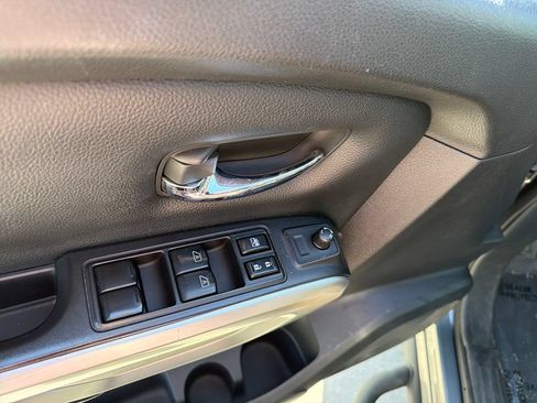Used 2021 Nissan Titan SV w/ SV Convenience Package AWD/4WD image 18