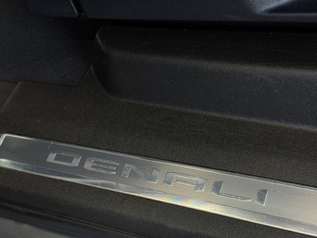 Used 2021 GMC Yukon XL Denali w/ Denali Premium Package AWD/4WD image 26