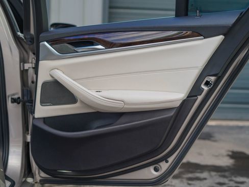 Used 2017 BMW 540i xDrive image 32