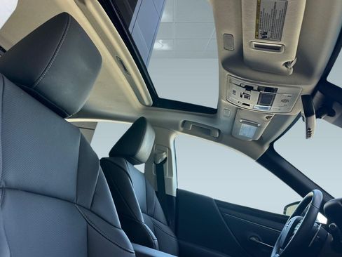 Certified 2025 Lexus ES 350 w/ Accessory Package (Z2) FWD image 32