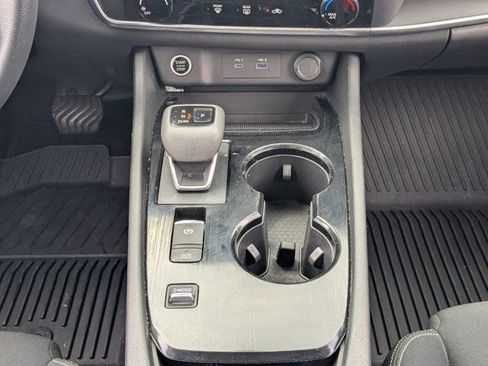 Used 2023 Nissan Rogue S FWD image 19