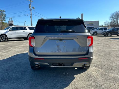 Used 2021 Ford Explorer XLT w/ Equipment Group 202A AWD/4WD image 4
