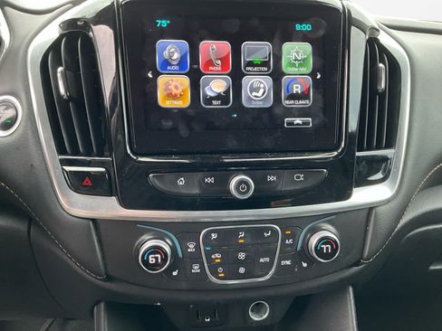 Used 2019 Chevrolet Traverse LT FWD image 12