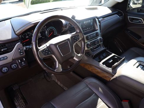 Used 2020 GMC Yukon XL Denali AWD/4WD image 12