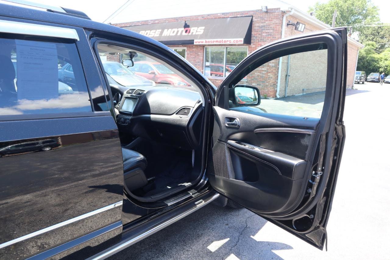 Used 2018 Dodge Journey Crossroad w/ Nav & Sun Group FWD image 10