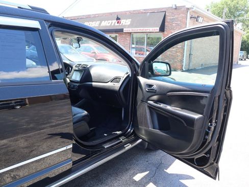 Used 2018 Dodge Journey Crossroad w/ Nav & Sun Group FWD image 10