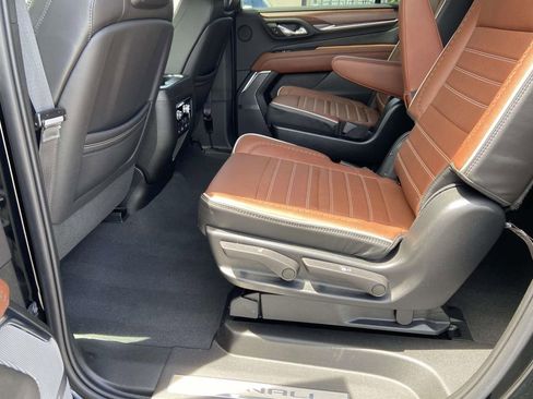 Used 2023 GMC Yukon XL Denali Ultimate AWD/4WD image 14