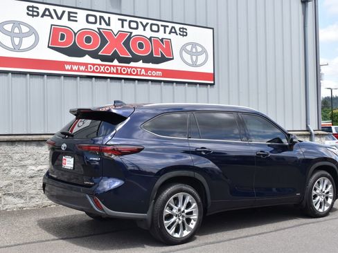 Certified 2024 Toyota Highlander Limited AWD/4WD image 5