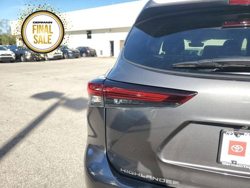 Certified 2024 Toyota Highlander XLE image 13