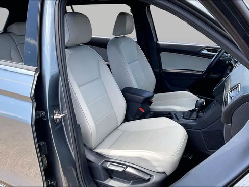 Used 2019 Volkswagen Tiguan SEL Premium R-Line FWD image 9