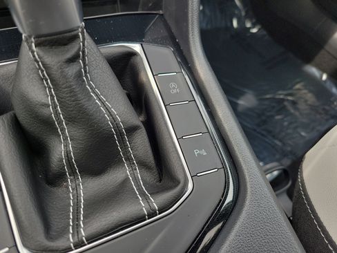 Certified 2025 Volkswagen Taos SE FWD image 30