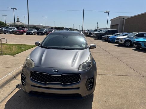 Used 2017 Kia Sportage EX w/ EX Technology Package FWD image 2