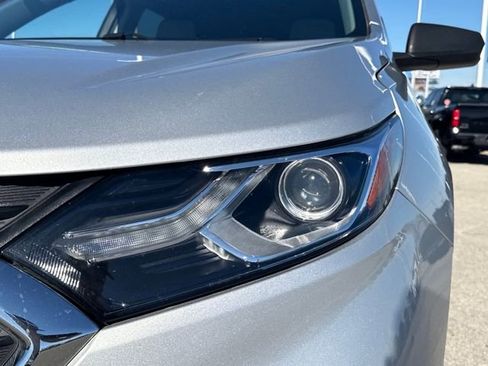 Used 2021 Chevrolet Equinox LS w/ LS Convenience Package image 10