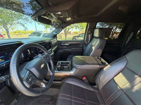 Used 2024 Chevrolet Silverado 1500 High Country image 15