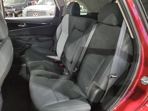 Used 2020 Kia Sorento LX FWD image 23