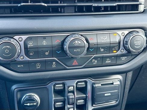 New 2026 Jeep Gladiator Rubicon w/ Dual Top Group image 16