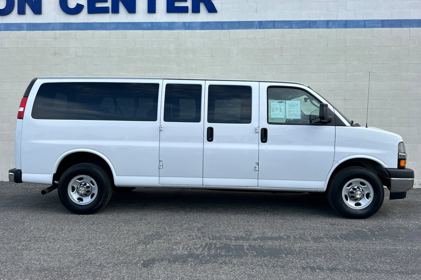 Certified 2024 Chevrolet Express 3500 LT w/ LT Preferred Equipment Group RWD image 3