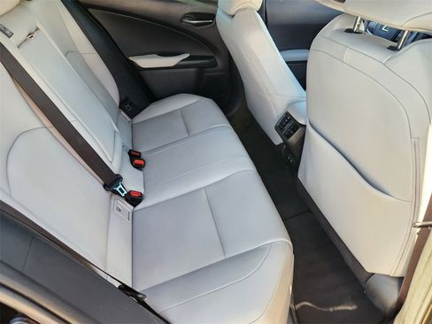 Used 2019 Lexus UX 200 image 31